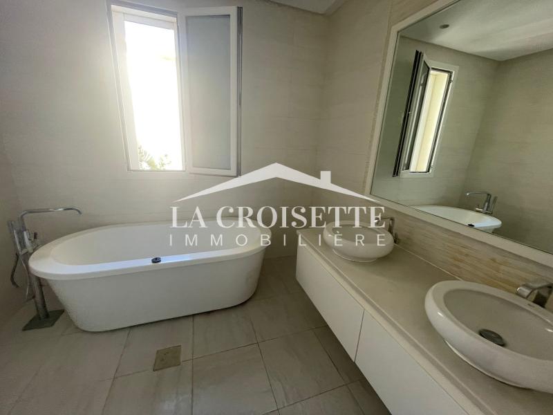 Villa vue sur mer S+5 avec piscine à Gammarth